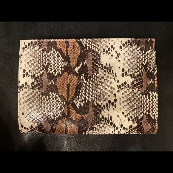 Urban Expressions clutch faux snake skin NWOT - Picture 4 of 5